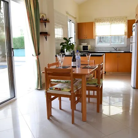 Exellent 3 Bedroom In Coral Bay