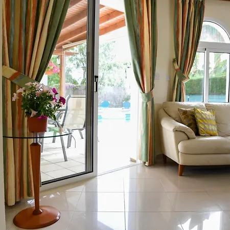 Exellent 3 Bedroom In Coral Bay Villa Peyia
