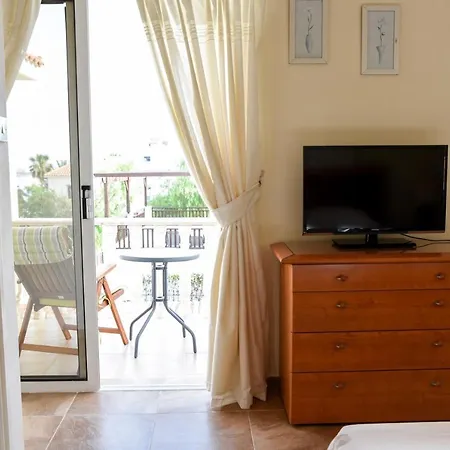 Exellent 3 Bedroom In Coral Bay Villa Peyia