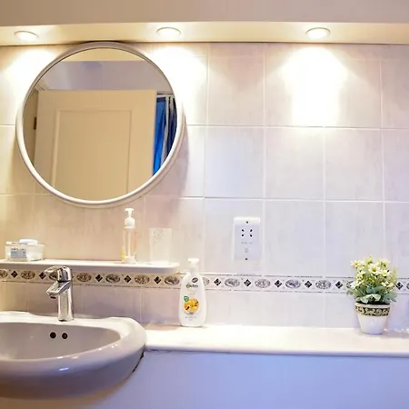 Exellent 3 Bedroom In Coral Bay Vilă