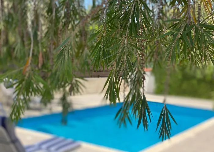 Exellent 3 Bedroom In Coral Bay Willa Peja